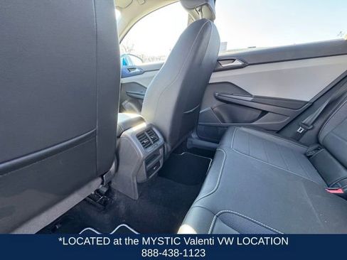Used 2023 Volkswagen Taos SE w/ Panoramic Sunroof Package AWD/4WD image 12