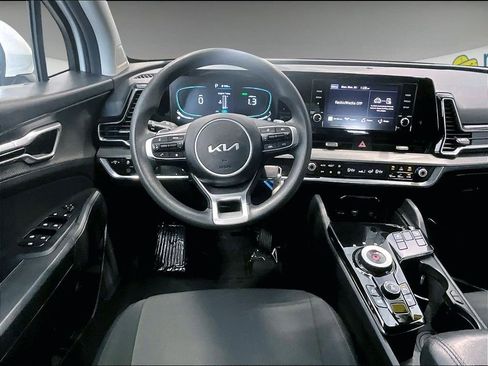 Used 2023 Kia Sportage LX image 16