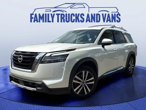 Used 2024 Nissan Pathfinder Platinum w/ Cargo Package AWD/4WD image 1