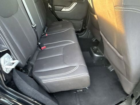 Used 2018 Jeep Wrangler Unlimited Sahara w/ Connectivity Group image 23