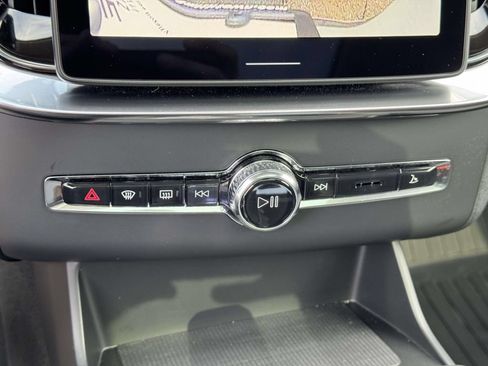 Certified 2026 Volvo XC90 B6 Plus w/ Protection Package Premier AWD/4WD image 27