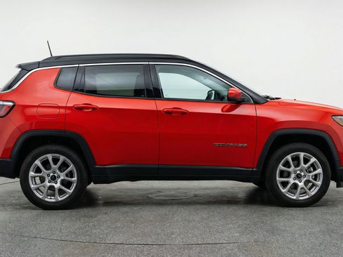 Used 2025 Jeep Compass Limited AWD/4WD image 11