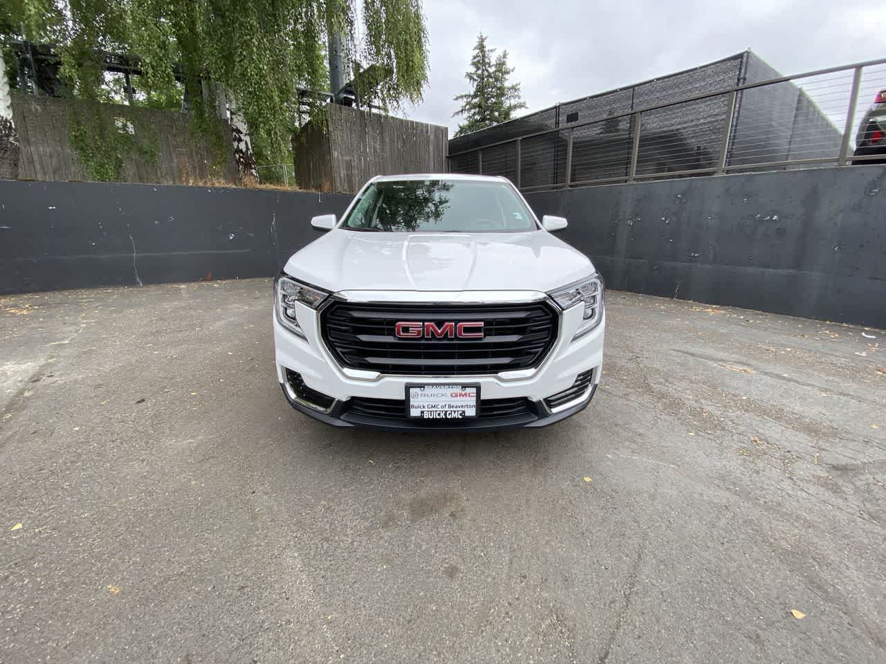 Used 2024 GMC Terrain SLE AWD/4WD image 9