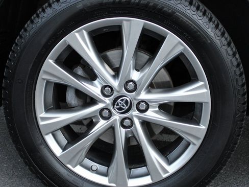 Used 2017 Toyota RAV4 Limited image 10