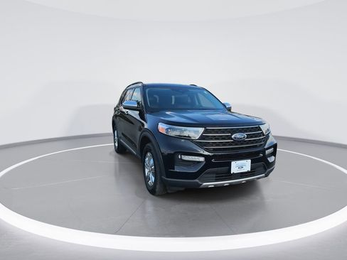 Used 2023 Ford Explorer XLT w/ Equipment Group 202A AWD/4WD image 3