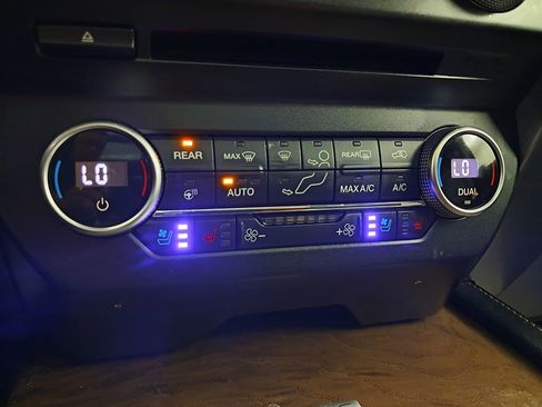 Used 2018 Ford Expedition Platinum image 29