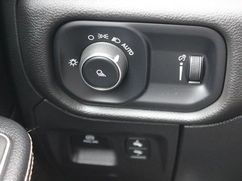 Used 2023 RAM 1500 Laramie AWD/4WD image 19