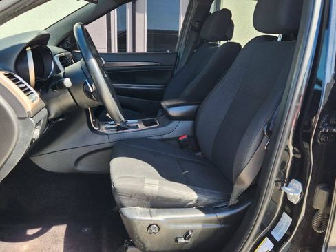 Used 2016 Jeep Grand Cherokee Laredo w/ Quick Order Package 23E AWD/4WD image 10