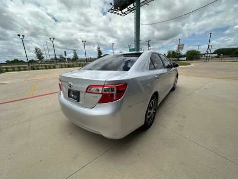 Used 2012 Toyota Camry LE FWD image 5