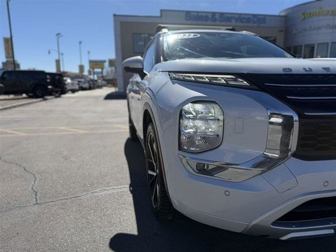 Used 2022 Mitsubishi Outlander SEL image 6