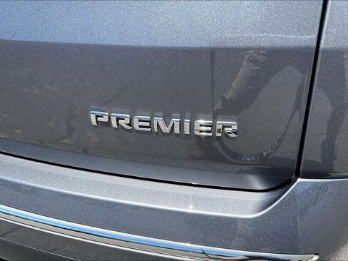 Used 2020 Chevrolet Traverse Premier FWD image 8