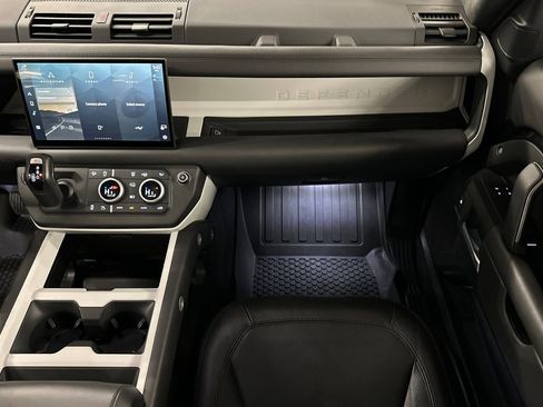 Used 2025 Land Rover Defender 110 S image 29