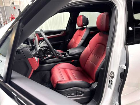 Used 2026 Porsche Cayenne AWD/4WD image 7