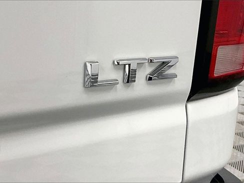 Used 2024 Chevrolet Silverado 2500 LTZ w/ LTZ Convenience Package image 8