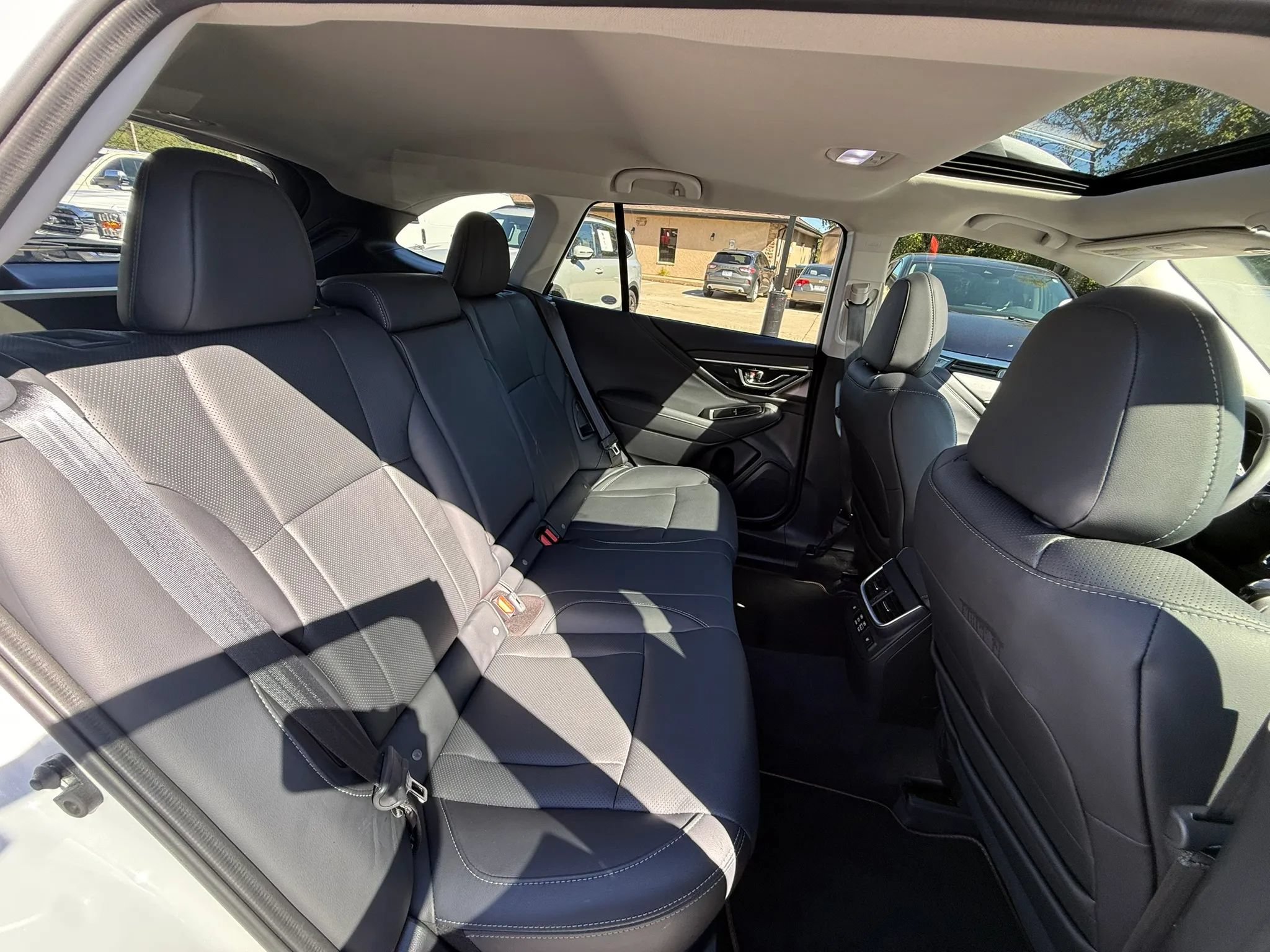 Used 2025 Subaru Outback Touring AWD/4WD image 28