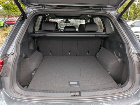 Used 2022 Volkswagen Tiguan SEL R-Line image 33