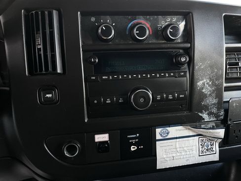 Used 2016 Chevrolet Express 3500 image 30