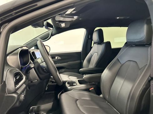 New 2025 Chrysler Pacifica Select image 15