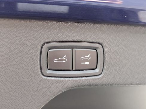 Certified 2025 Porsche Macan Electric RWD image 15