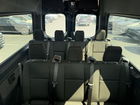 Used 2024 Mercedes-Benz Sprinter 2500 image 32
