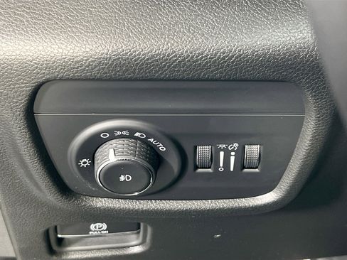Used 2023 Jeep Grand Cherokee Limited AWD/4WD image 10
