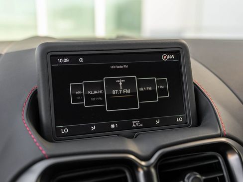 Used 2021 Aston Martin V8 Vantage Coupe RWD image 25