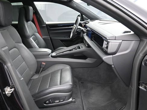 Certified 2025 Porsche Macan 4S Electric AWD/4WD image 27