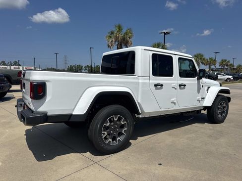 New 2026 Jeep Gladiator Sport AWD/4WD image 7