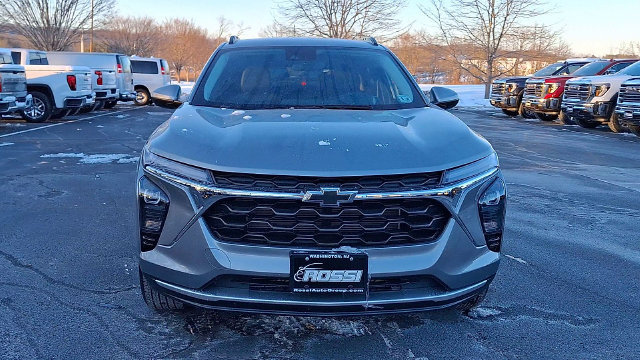 Certified 2025 Chevrolet Trax LT w/ Driver Confidence Package FWD image 3