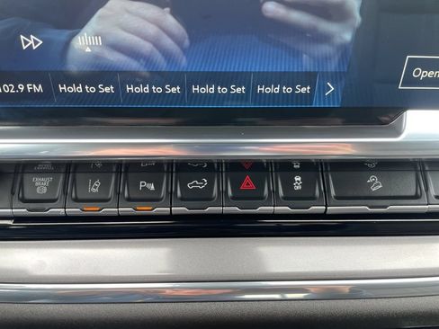 Used 2025 Chevrolet Silverado 2500 High Country w/ Technology Package AWD/4WD image 22