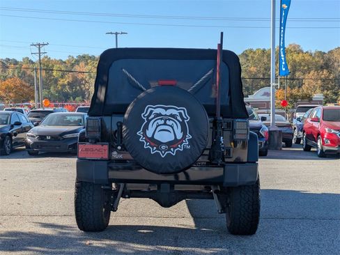 Used 2017 Jeep Wrangler Unlimited Sahara w/ Connectivity Group image 6