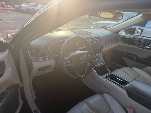 Used 2018 Lincoln Continental Reserve w/ Continental Climate Package image 9