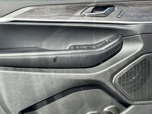 Used 2025 Jeep Grand Cherokee Limited image 24