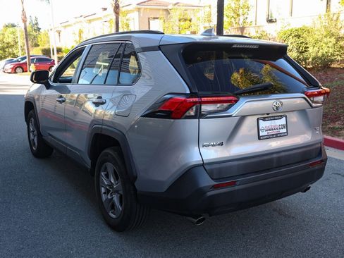 Used 2022 Toyota RAV4 XLE image 6