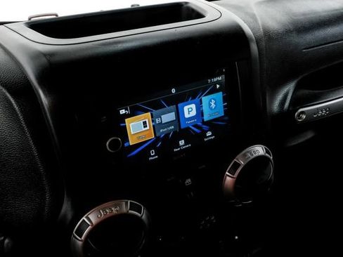 Used 2017 Jeep Wrangler Unlimited Sahara w/ Connectivity Group image 26