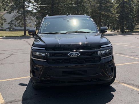 Used 2024 Ford Expedition Max Limited AWD/4WD image 2