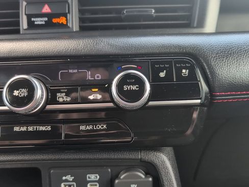 Used 2025 Honda Pilot Black Edition image 26