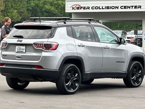Used 2019 Jeep Compass Latitude AWD/4WD image 4