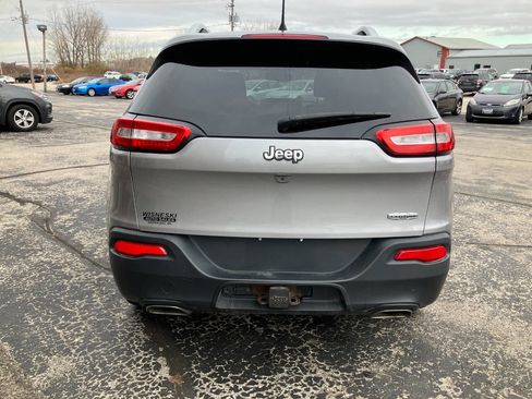 Used 2018 Jeep Cherokee Latitude w/ Cold Weather Group image 4