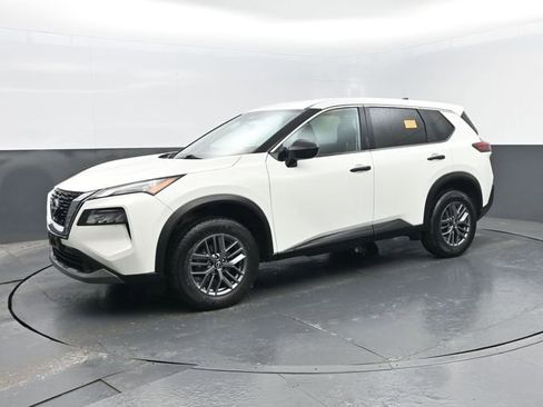 Used 2023 Nissan Rogue S image 5