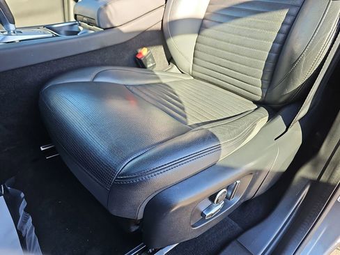 Used 2022 Land Rover Discovery Sport SE image 34