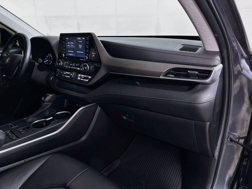 Used 2021 Toyota Highlander XLE FWD image 37