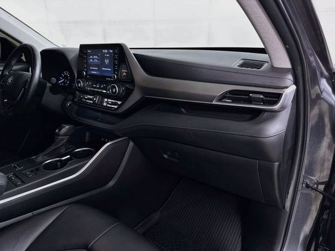 Used 2021 Toyota Highlander XLE FWD image 37