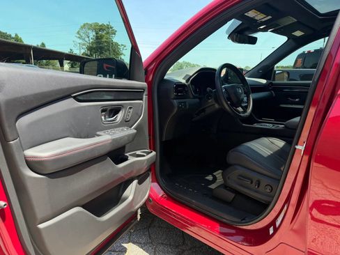 Used 2025 Honda Pilot Black Edition image 23