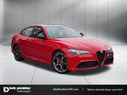 Used 2023 Alfa Romeo Giulia Veloce image 1