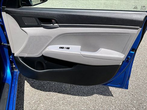 Used 2017 Hyundai Elantra SE image 27
