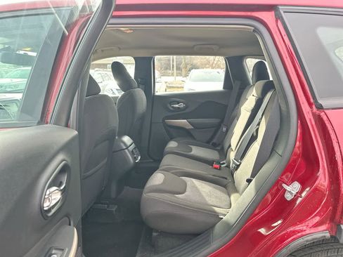 Used 2017 Jeep Cherokee Sport image 24