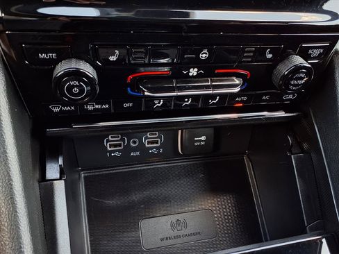 Used 2024 Jeep Grand Cherokee L Laredo image 30