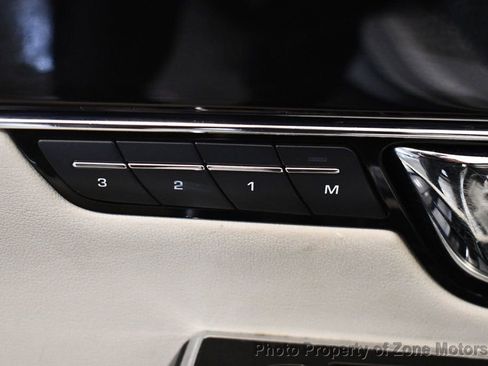 Used 2015 Jaguar XJ image 33