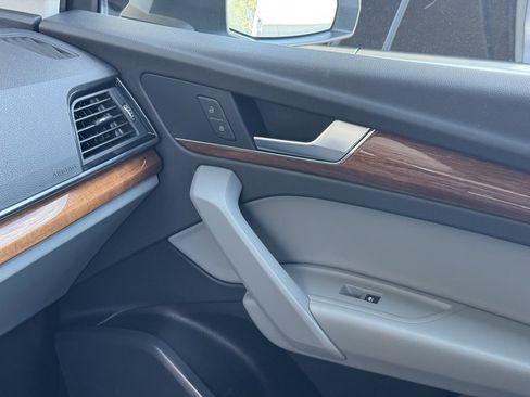 Used 2022 Audi Q5 2.0T Premium w/ Convenience Package image 36